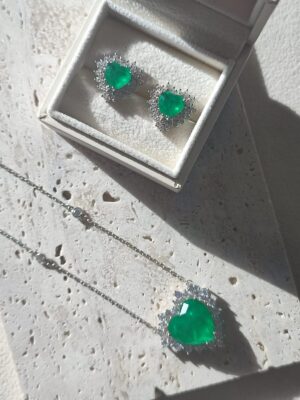 COLAR CORAÇÃO ESMERALDA