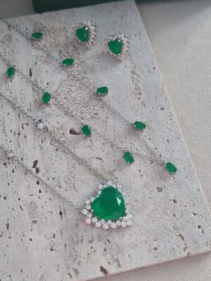 COLAR ZIRCÔNIAS OVAIS ESMERALDA