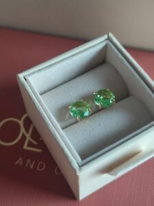 BRINCO SOLITÁRIO VERDE PERIDOTO 8MM OURO